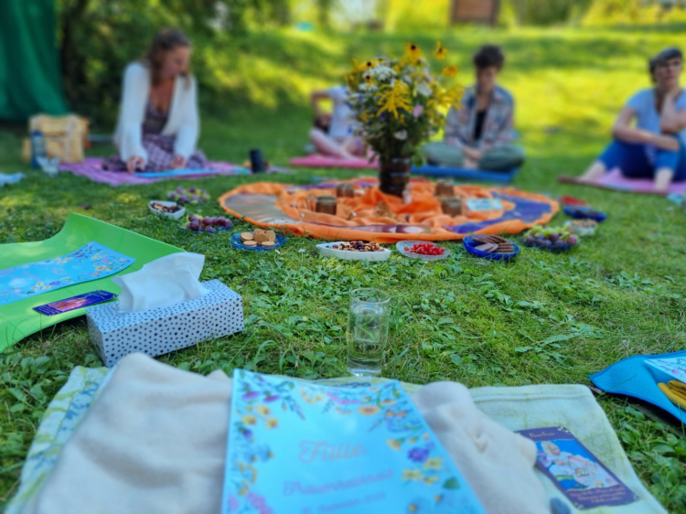 Dr. Kathrin Marter Yogalehrerin in Magdeburg Yoga Magdeburg Yoga live online Meditation Live online Wandern Magdeburg Waldbaden Magdeburg Wissenschaftscoaching Magdeburg Coaching Magdeburg Yogatherapie online Yogatherapie Magdeburg Sonnengrüße Sonnengrüße live online